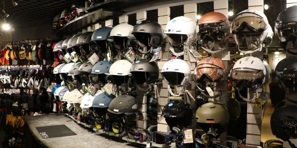 Pinnacle-Ski-Shop-Interior-Helmets-3